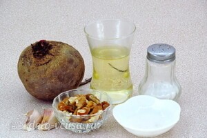 Пикантный салат из свёклы и орехов: Ингредиенты