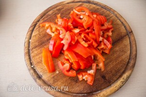 Салат из брокколи с перцем и кукурузой: фото к шагу 3.