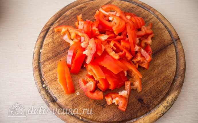 Салат из брокколи с перцем и кукурузой: фото к шагу 3.