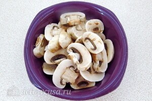 Картофельный салат с квашеной капустой и грибами: фото к шагу 1.