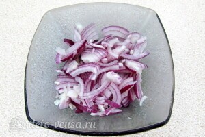Картофельный салат с квашеной капустой и грибами: фото к шагу 4.