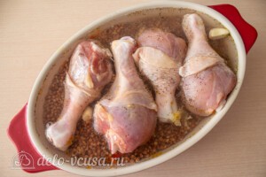 Курица с гречкой в духовке: фото к шагу 9.