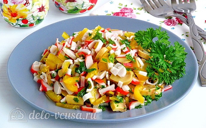 Рецепт крабовый салат с грибами и перцем
