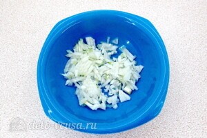 Грибной салат с краснокочанной капустой: фото к шагу 6.