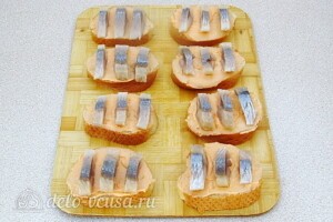 Бутерброды «Холостяцкий перекус»: фото к шагу 6.