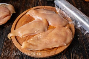 Куриные отбивные в панировочных сухарях: фото к шагу 1.
