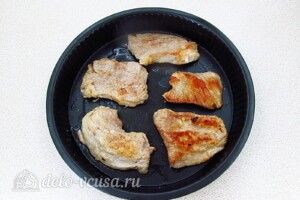 Запечённое мясо с киви: фото к шагу 7.