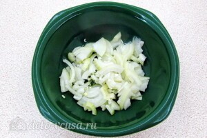 Картофельный салат с морской капустой и сельдью: фото к шагу 5.
