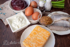 Салат со свеклой, сыром и сельдью: Ингредиенты