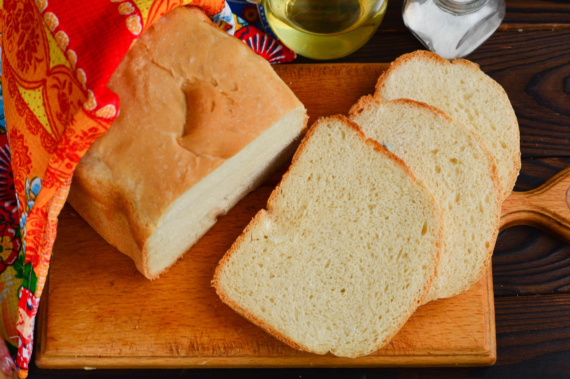 Белый хлеб с молоком рецепт. Молочный хлеб. Хлеб на молоке. Хлеб с беконом в хлебопечке. Хлеб «молочный» от 40 гр.