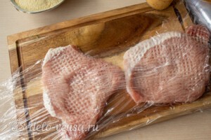Шницель из свинины на сковороде: фото к шагу 2.