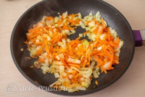 Гречаники в сметанном соусе в духовке: фото к шагу 2.