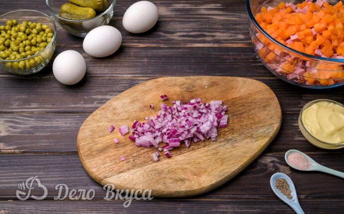 Измельчаем репчатый лук