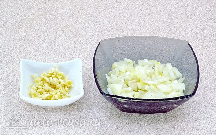 Режем лук и чеснок Режем лук и чеснок