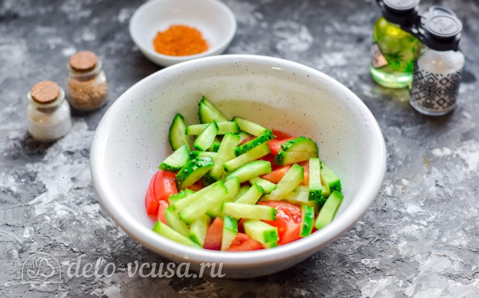 Огурцы режем соломкой