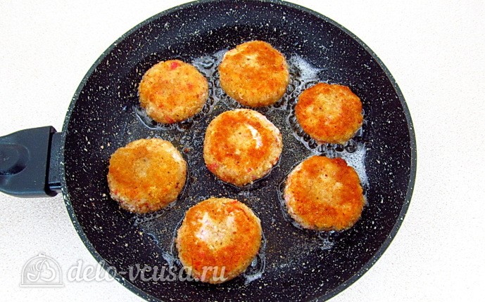 Жарим котлеты до румяной корочки