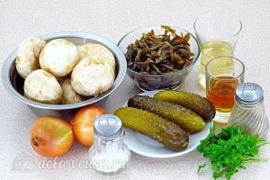 Салат из морской капусты с солёными огурцами и шампиньонами: Ингредиенты