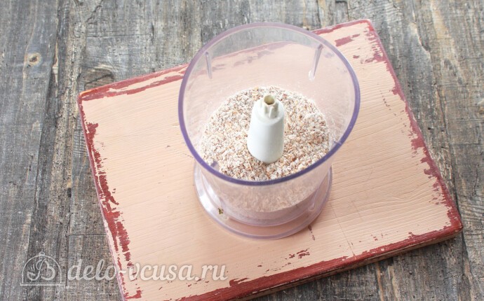Измельчаем хлопья в крошку