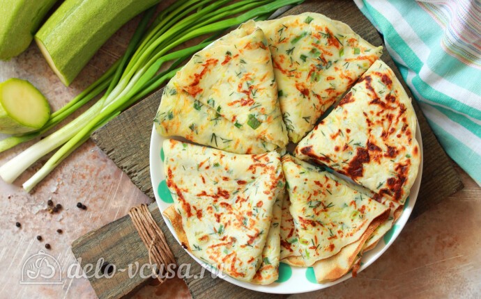 Блины из кабачков с сыром и зеленью готовы