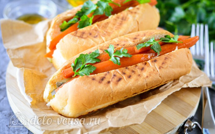 Вегетарианский хот-дог с морковью