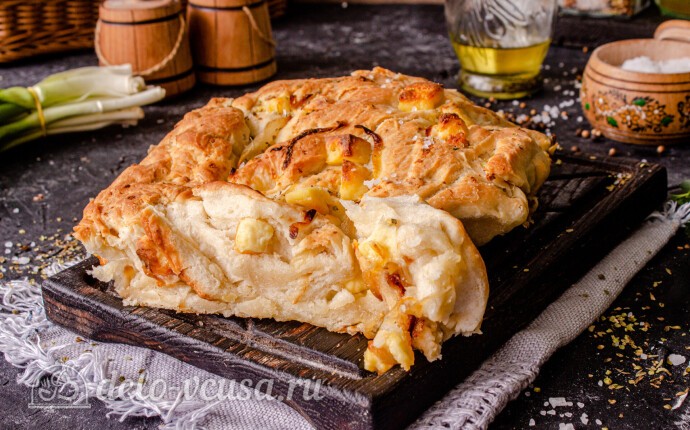 Рецепт фокачча с жареным луком и сыром