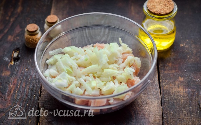 Добавляем репчатый рук порезанный мелкими кубиками