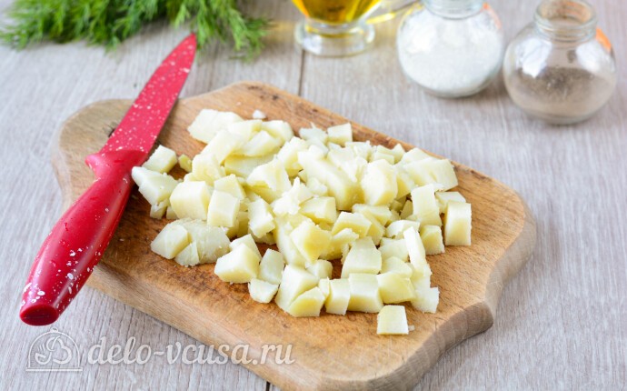 Режем кубиками картошку