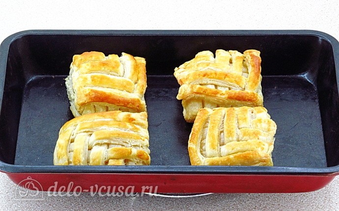 Выпекаем слойки до готовности