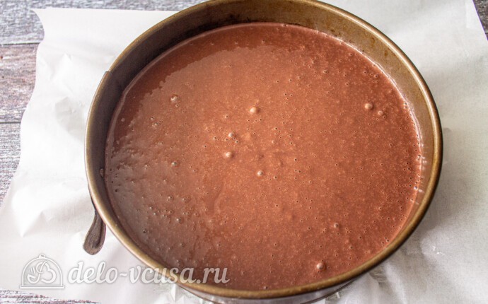 Выливаем тесто в форму