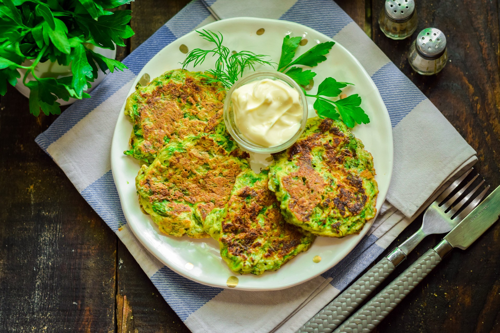 Кабачковые оладьи со щавелем и укропом пошаговый рецепт с фото