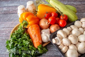 Летнее овощное рагу из кабачков с грибами и перцем: Ингредиенты
