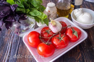 Буррата с помидорами и базиликом: Ингредиенты