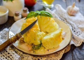 Рецепт цветная капуста, запеченная целиком с сыром
