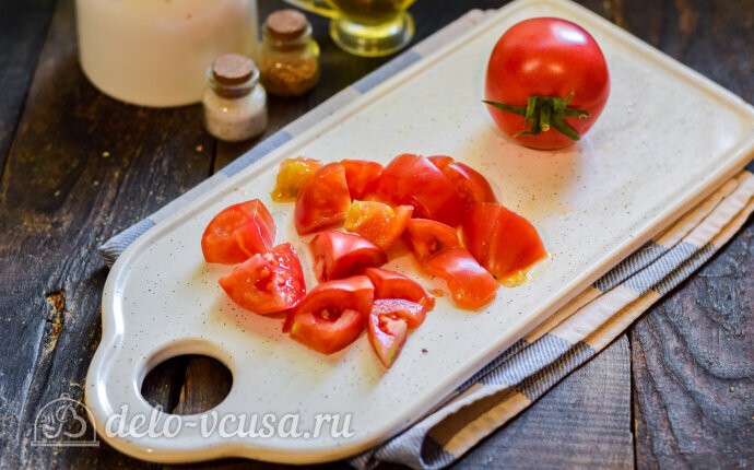 Режем помидоры кусочками
