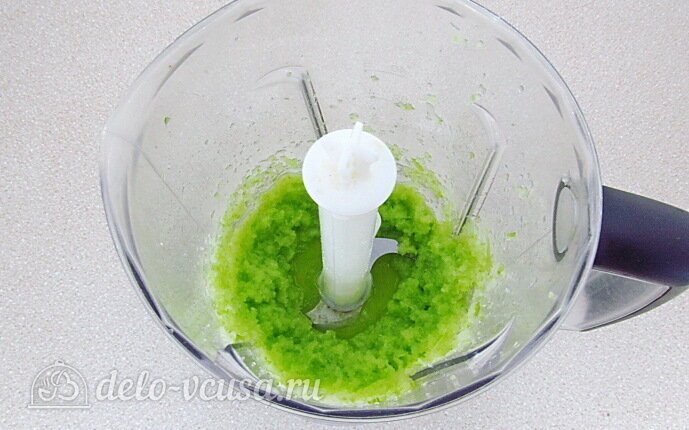 Измельчить сельдерей в блендере Измельчить сельдерей в блендере