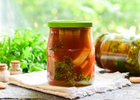 Рецепт маринованные кабачки в томатном соусе «кровавая мэри» на зиму