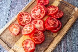 Режем помидоры кружочками