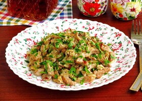 Рецепт свинина «богатырская» с солеными огурцами