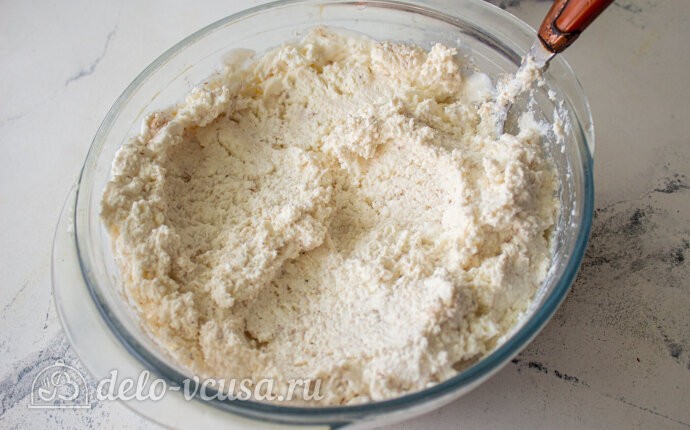 Хорошо перемешиваем творожную массу