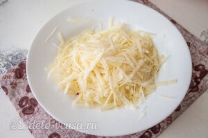 Фаршированные перцы с сыром в духовке: Твердый сыр трем на терке