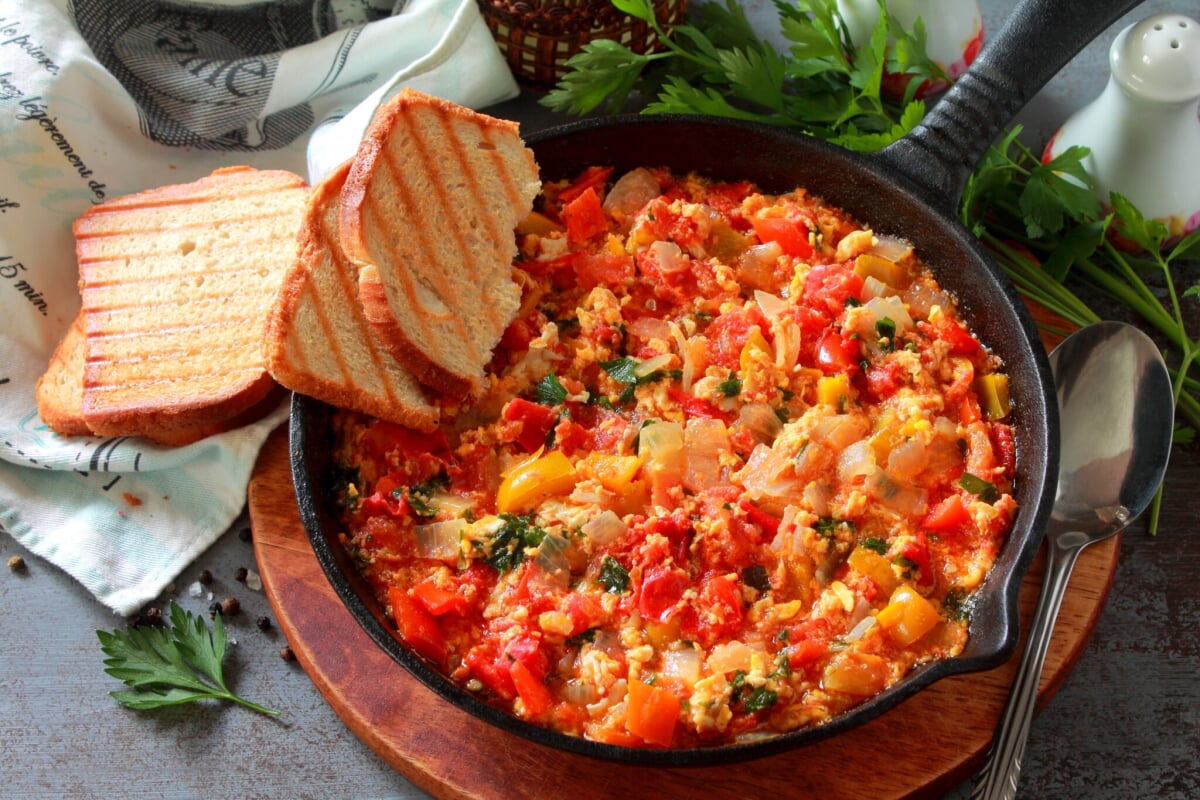 Menemen турецкое блюдо