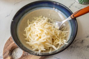 Мясные ватрушки с сыром и творогом: твердый сыр трем на терке