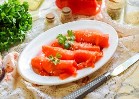 Рецепт рулетики из печеного перца с сырным кремом