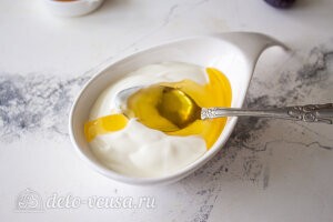 Соединяем йогурт с медом