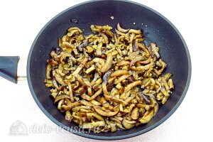 Тушеные баклажаны в сметане «Фальшивые грибы»: Жарим баклажаны до мягкости