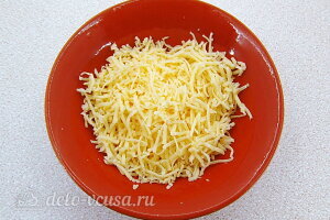 Картофель по-савойски: трем сыр на терке