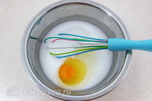 Молочный суп по-могилёвски: Добавить яйцо и перемешать массу