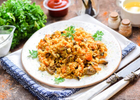 Рецепт булгур с куриными сердечками и грибами