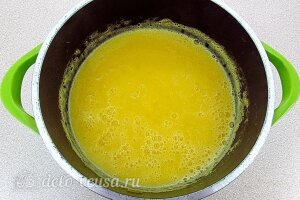 Суп молочный с тыквой и манкой: Измельчаем тыкву блендером