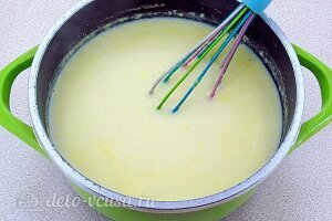 Суп молочный с тыквой и манной крупой: Всыпаем манную крупу и варим до готовности